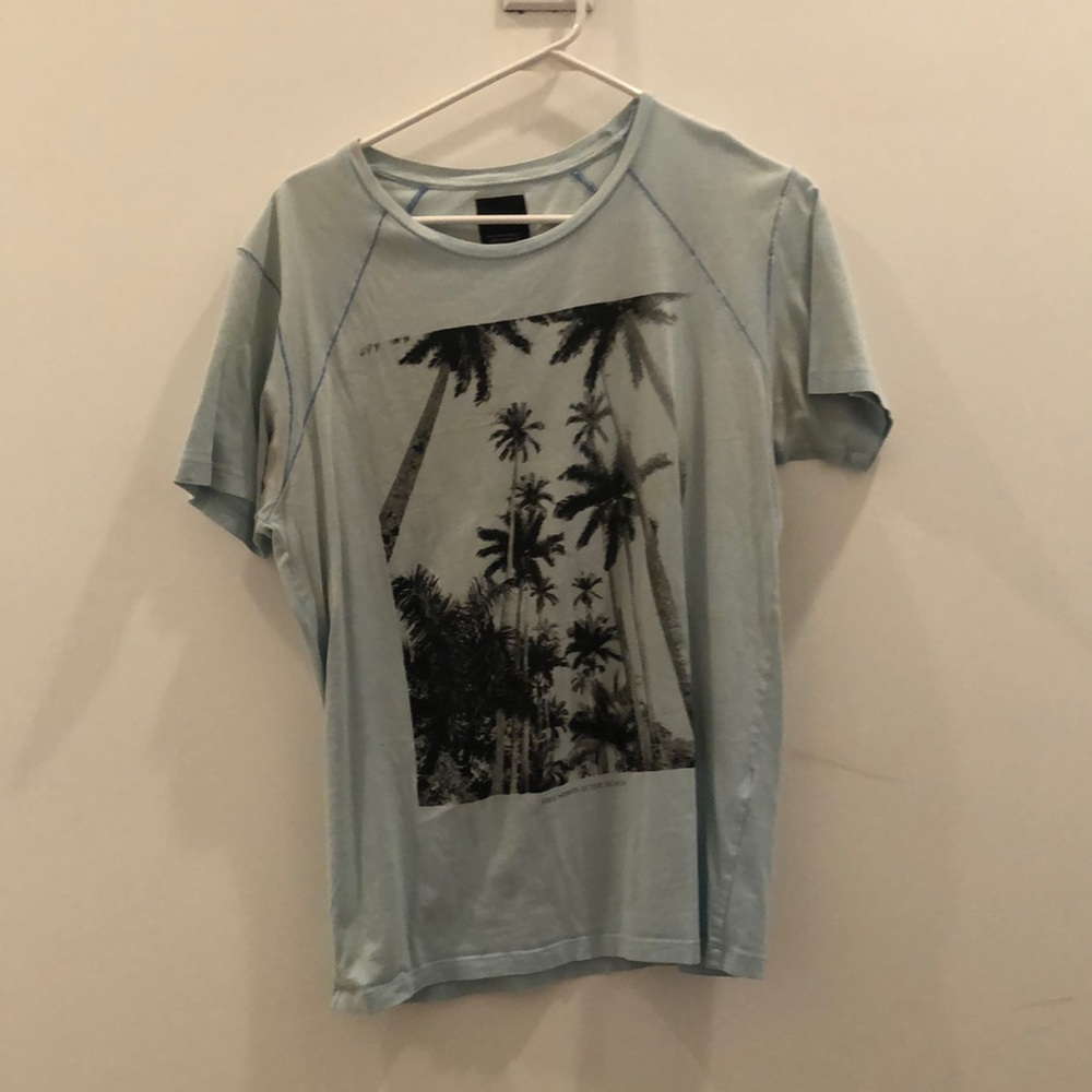 Zara man beach graphic T-shirt size medium pale/light blue.